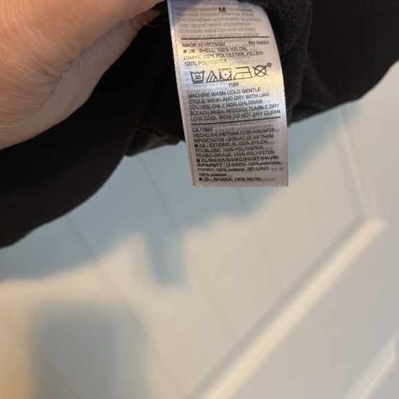 Old navy puffer vest - Picture 3 of 4